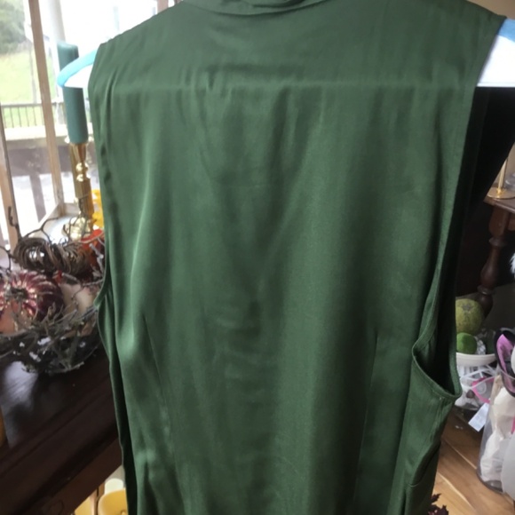 Ann Taylor  olive green silk ruffle top size 10 - Picture 2 of 3